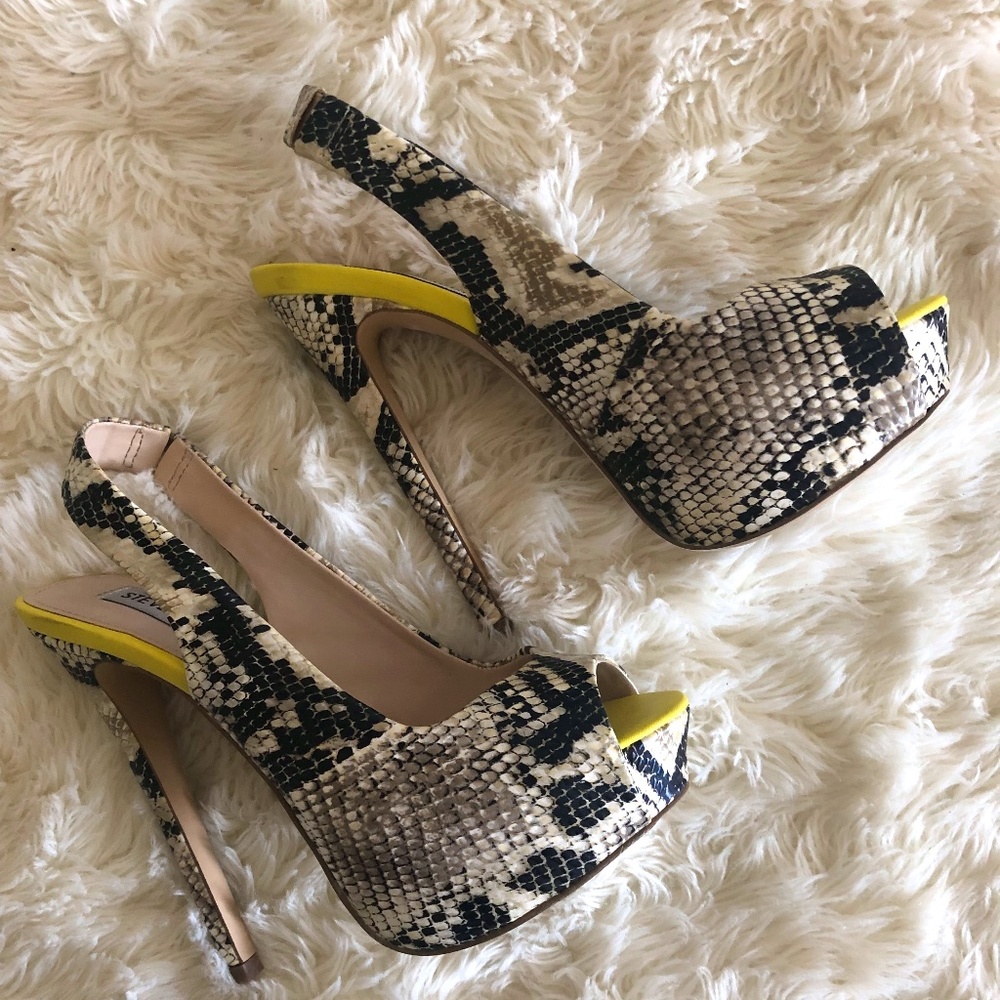 Steve Madden Platform Pumps